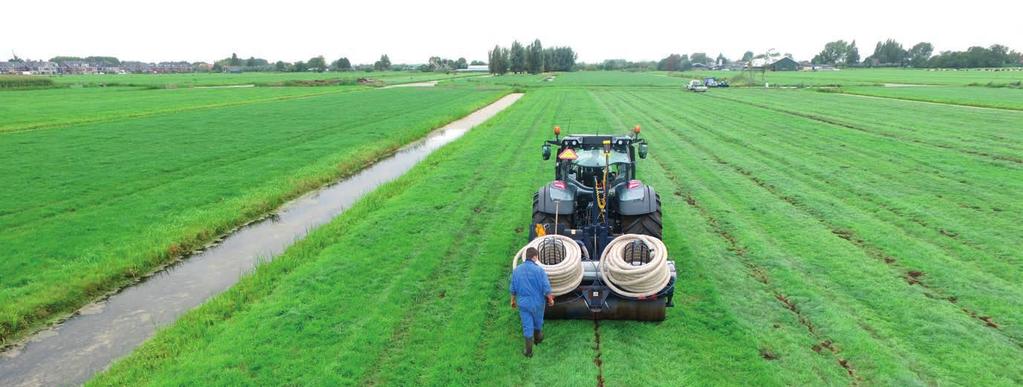 Slimmer landgebruik moet de afbraak van veen remmen De Nederlandse veenbodems stoten jaarlijks 4,7 megaton aan CO 2 -equivalent uit.