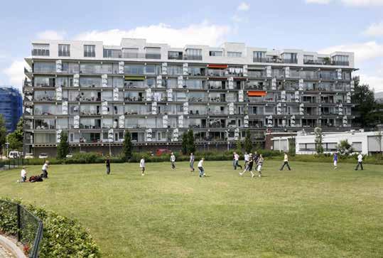 Frisoflat - Voermanstraat Deze woningen met balkon liggen in de populaire Johan Frisoflat. Een schuifpui geeft toegang tot het ruime balkon.