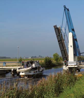 2018 Brug te Engewierum (Dokkumer Grutdjip) Probleem: einde levensduur onderdelen brug Deze brug is gebouwd in 1961.