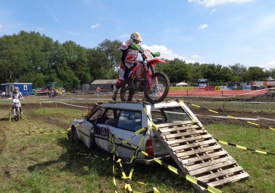 Lowlands tour (internationale wakeboard wedstrijd) Area met producten/activiteiten gericht op actieve (water)sporten Foodtrucks Enduro demo wedstrijd MTB toertocht Feestelijke afsluiting met DJ s