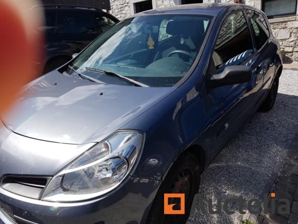 5 dci Auto (2006-142639 km) Merknaam : Renault Model : Clio 500,00 Auto Merk: Renault Model: Clio 3 deuren 1500 DCI Bouwjaar: 07/2006 Kilometerstand: 142639 km Zonder technische controle Kosten