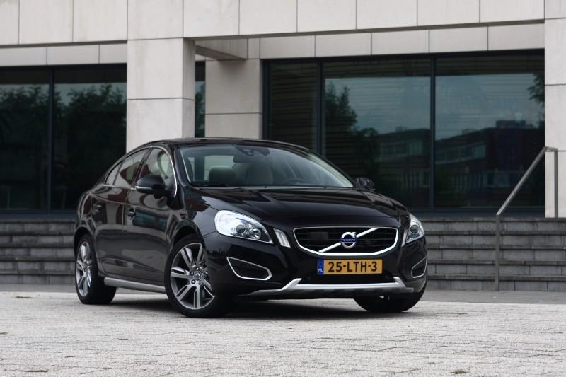 Dirk-Jan Dalhuisen 18 september 2010 Built to last De afgelopen tien jaar maakte de Volvo S60 korte metten met het vooroordeel dat je je keuze voor een Volvo pas kunt verantwoorden als Abraham al bij