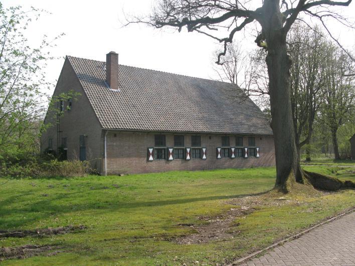 18 Zuidkamp / 't Overmaet Essenkamplandschap Landschap Zuidkamp kenmerkt zich door een landelijke opzet, waarin de gebouwen ogenschijnlijk willekeurig verspreid staan.