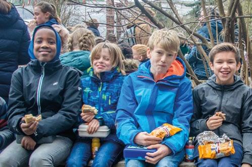 tijdens de middagpauze Refter De leerlingen van het eerste jaar eten in de refter tussen 12u00 en 12u20. Als je boterhammen meebrengt, eet je in de bovenrefter.