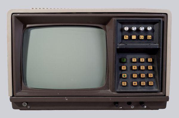 Powered by TCPDF (www.tcpdf.org) De VNU executive videotex terminal (Collectie Jak Boumans) Vóór de lancering in 1980 verdeelden PTT en VNU de markt.