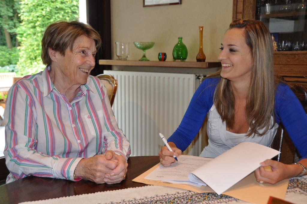 06 Het huisbezoek Vooraleer de hulp van start gaat, komt de maatschappelijk assistent op huisbezoek voor een sociaal onderzoek.