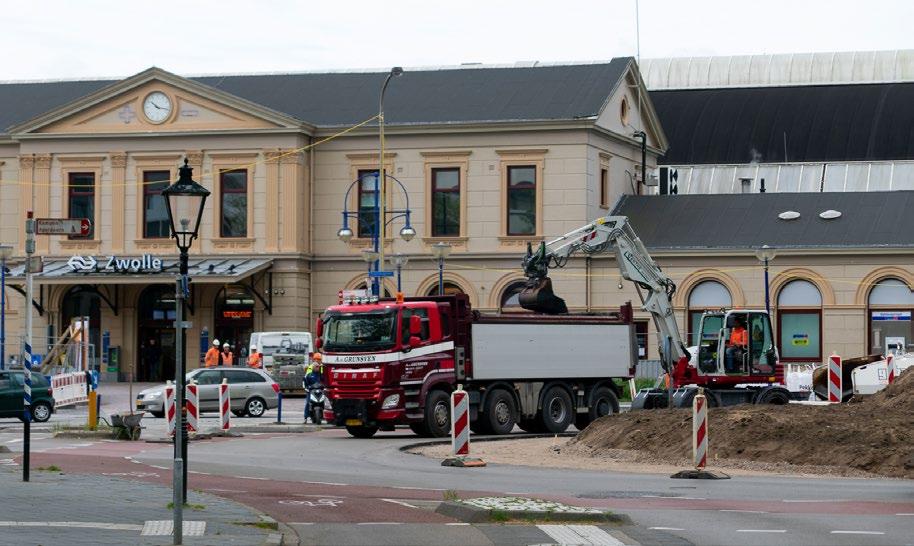 Bereikbaarheid station Voor voetgangers en fietsers blijft het station bereikbaar. Het autoverkeer ondervindt wel hinder van deze afsluiting.