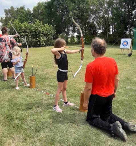 Recreatieprogramma 23-29 juli 2018 Vrijdag 26 juli Van 10.45 tot 12.00 uur is er voor alle kinderen een Knutselochtend in het recreatiegebouw. Er staat van alles klaar voor jongens én meisjes.