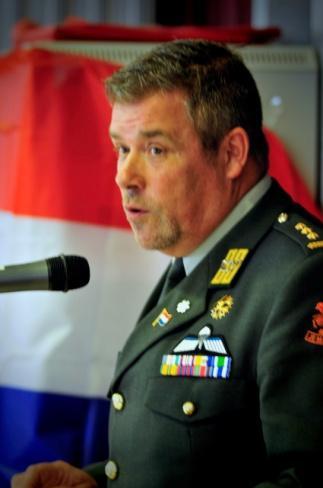 Als eerste Kolonel Ludy de Vos, directeur van het VI.