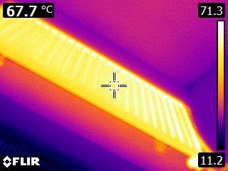 7.4. RADIATORFOLIE EN LEIDINGISOLATIE Algemene informatie - Radiatorfolie Een goede manier om de stralingswarmte van de radiatoren de kamer in te leiden is door de achterzijde van de radiator of wand