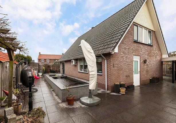 Tuin, carport, garage De woning is gelegen op een mooi royaal