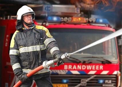 9. De brandweer Vuur en rook Bij een brand komt de brandweer.
