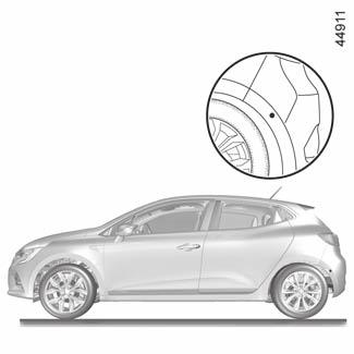 Dodehoekwaarschuwing (1/7) A B C A B Op basis van de informatie van de sensoren aan elke kant van de achterbumper (zone C), wordt de bestuurder gewaarschuwd: als een andere auto in het detectiegebied