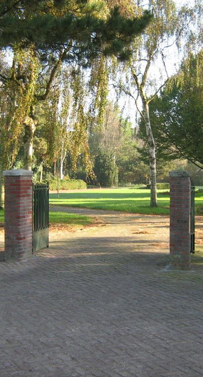 5 Gemeentelijke begraafplaatsen gemeente Tynaarlo Begraafplaats De Duinen in Eelde; Begraafplaats Eelde;