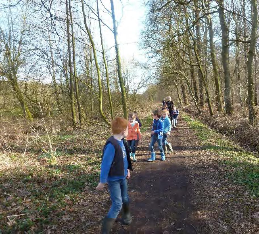 Een heerlijke natuurwandeling in het landgoed Boerskotten Op 6 april zijn we met elf kinderen naar het landgoed Boerskotten bij Oldenzaal geweest.