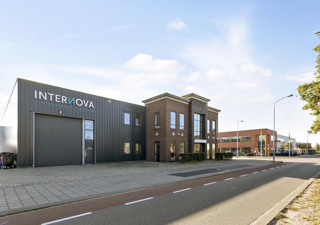 Kenmerken Omgevingsfactoren Het bedrijventerrein Steenakker is één van de best gewaardeerde bedrijventerreinen van Breda en kent een mix van grootschalige detailhandel, bedrijven in de automotive en
