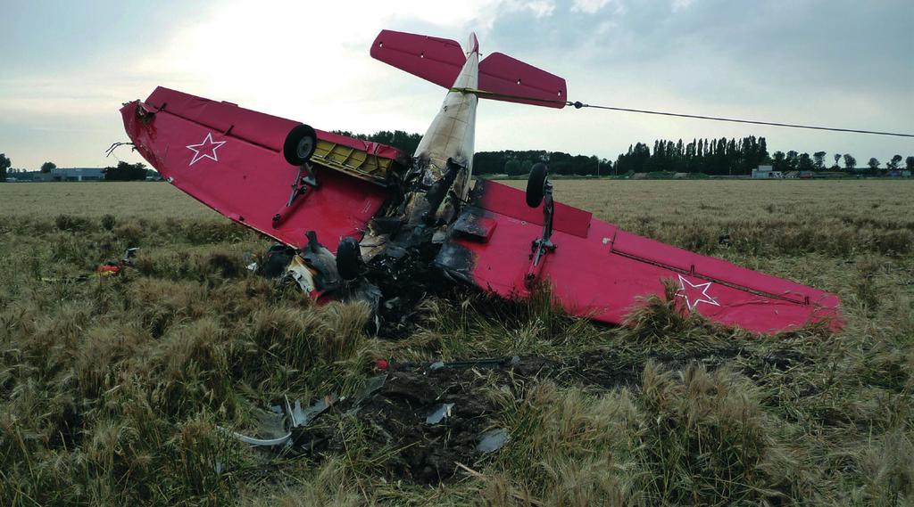 Neergestort tijdens de nadering voor de landing, Yakovlev Yak-52, RA-1428K, Lelystad Airport, 2 augustus 2011 Het vliegtuig vloog tijdens de eindnadering van baan 05 op Lelystad Airport dicht achter