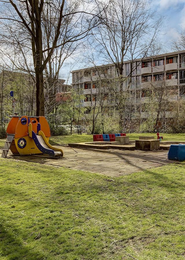 Algemeen Kenmerken appartement, galerijflat 2 kamers, waarvan 1 slaapkamer woonoppervlakte ca 56 m2 zonnig balkon op het