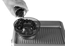 ESPRESSO BEREIDING: STAP VOOR STAP STAP 3 FILTERELEMENT KIEZEN Kies het passende filterelement en plaats het in de filterhouder: Het enkelwandige filterelement voor versgemalen koffie of het