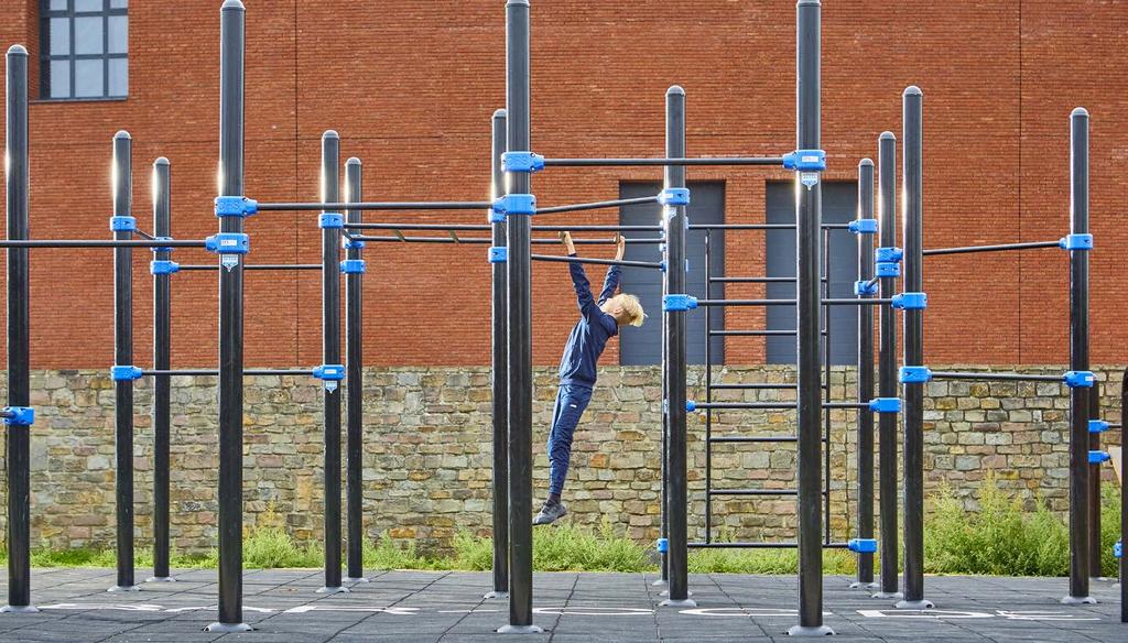 9 voordelen van een school work-out: Leerlingen bewegen méér. In de gezonde buitenlucht. Een buitenfitness maakt oefenen laagdrempelig én plezant. Het maakt jongeren vertrouwd met sporten.