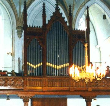 1762 en 1842), de St Jacobuskerk met een orgel van Maarschalkerweerd/Adema (1884) en de Elandstraatkerk met een orgel van de Gebr.