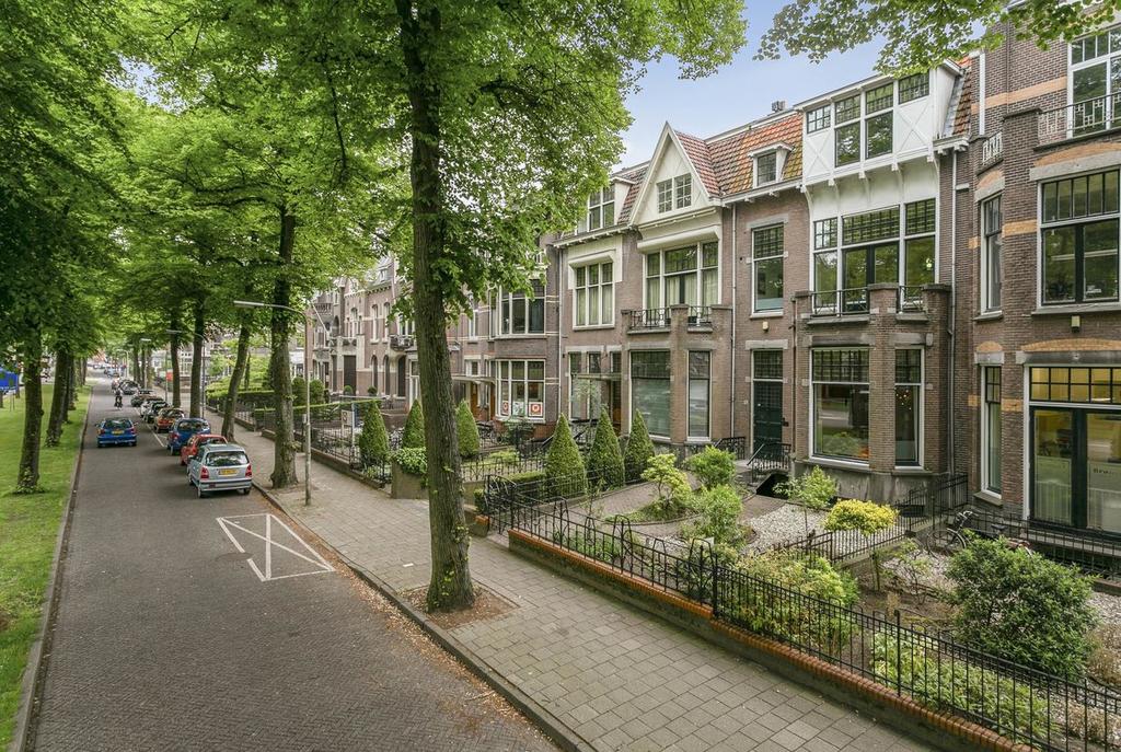 Kenmerken Soort herenhuis Bouwjaar 1908 Type tussenwoning Tuin achtertuin, voortuin Kamers 10 Tuin oppervlakte 146 m² Slaapkamers 7 Woonoppervlakte ca.