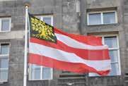 Op dit gebouwtje zijn een aantal heraldische wapenschilden aangebracht. 2. Aan wie behoort het wapenschild in de afbeelding rechts toe? a. Aan het huis Habsburg N b.
