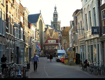 Naam P-terrein: Parkeerterrein Klein Amerika Openingstijden: ma t/m za van 09.00 tot 21.00 uur Parkeertarief: 1,00/35 min. ( 1,70/uur) tot max 8,00/dag.