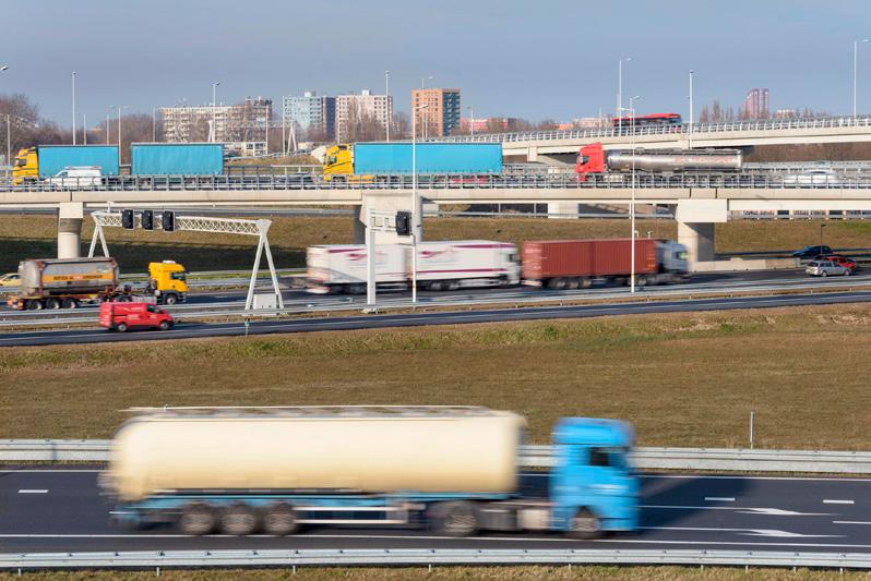 Tineke Dijkstra Goederenvervoer, Ring A15 Rotterdam Zuid. Goederenvervoer In 2040 zal het goederenvervoer naar verwachting efficiënter en duurzamer zijn en minder overlast veroorzaken.