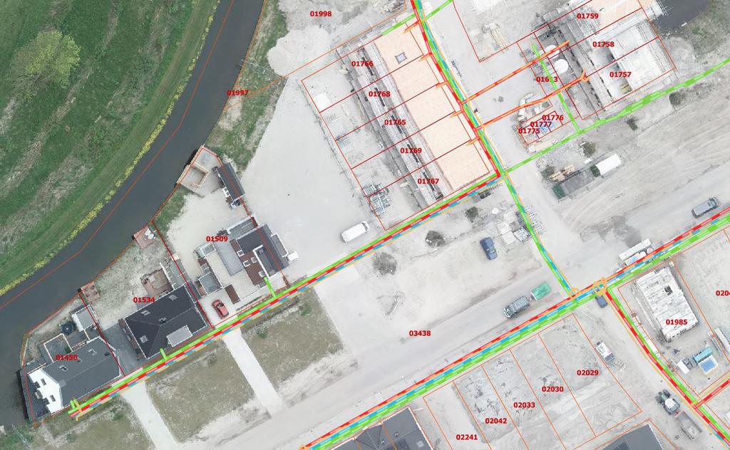 Wij wijzen geen parkeerplaatsen toe aan huizen want dan moet er ook weer een openbare parkeerplek bij komen waar iedereen mag parkeren. En daar is bijna geen ruimte voor.