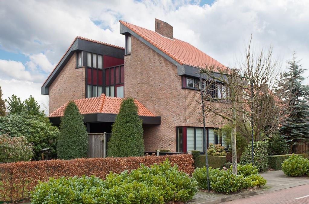 Ligging en indeling Begane grond Zowel het kantoor (nr. 69) als ook de woning (nr. 71) beschikken over een eigen entree.