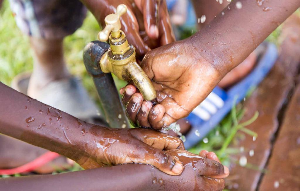 Join For Water Sla de handen in elkaar met onze water-ngo Water is één van de belangrijkste thema s van deze tijd.