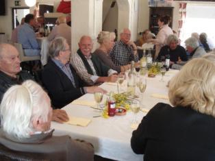 com onder Activiteiten/Verslagen Als organisatoren van het Paasbuffet waren we heel blij met de vele leuke reacties: Heerlijk; zoveel keuze; het zag er zo mooi en professioneel uit enz.