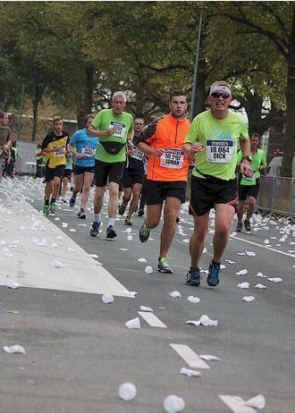 Bij de waterpost. Foto: Karel Kruizenga Ook de Ekensteinloop in Appingedam voor de clubcompetitie liep niet lekker. Finish net boven de 50 minuten. Eind oktober was het tijd voor iets geks.