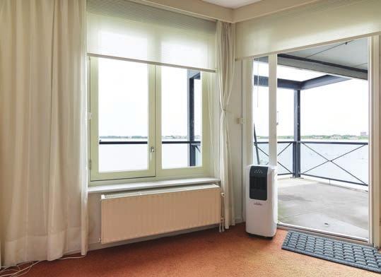 Echter is de slaapkamer al voorzien van een vaste kast met opbergruimte. Daarnaast heeft u vanuit de slaapkamer ook toegang tot het balkon en de badkamer.