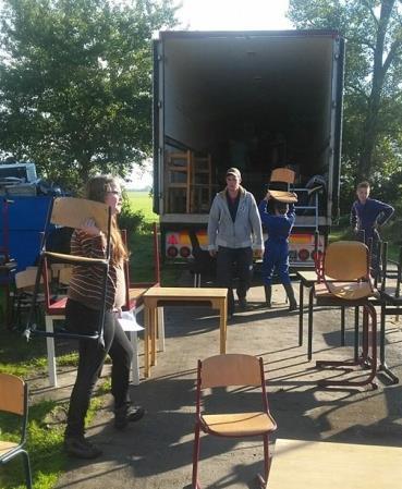 Transport Begin juni hebben Alex en Alexander een trailer vol kleding, meubels en andere goederen naar Hongarije en Roemenië gebracht.