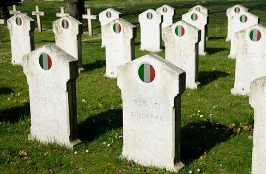 000 Italianen in krijgsgevangenschap terecht. Een deel van hen moest de weg naar het vliegveld van Sint-Denijs-Westrem mee aanleggen.