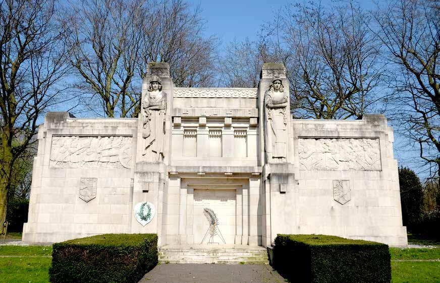 7 Monument voor de geallieerden Ingewijd door de koning In 1922 schreef de Stad Gent een wedstrijd uit voor een monument ter herinnering aan de gesneuvelde, geallieerde soldaten van de Eerste