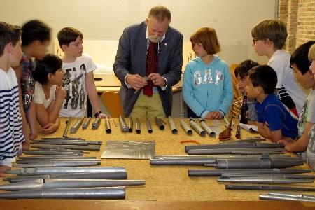 De scholen zorgen zelf voor het (openbaar)vervoer naar de Kloosterkerk. De bijdrage van het projectteam gebeurt op basis onkosten- en vrijwilligersvergoeding.