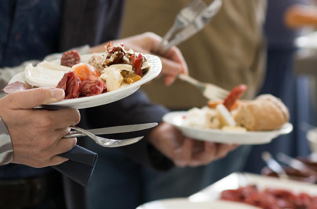 Lunch of diner Op culinair gebied zijn er vele mogelijkheden. Onze cateraar maakt graag een voorstel op maat voor u.