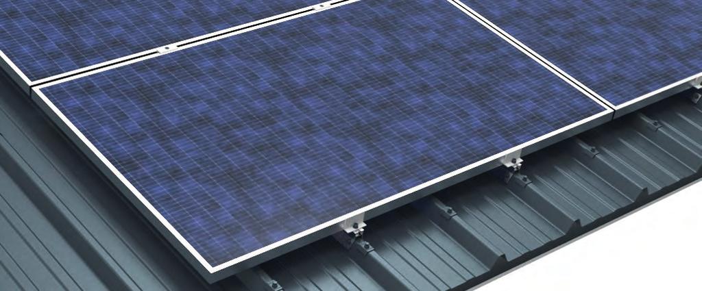 Als fabrikant van stalen dak- en wand-profielen kunnen we onze klanten, een waaier van mogelijkheden aanbieden om de installatie van zonnepanelen efficiënt, betrouwbaar en met