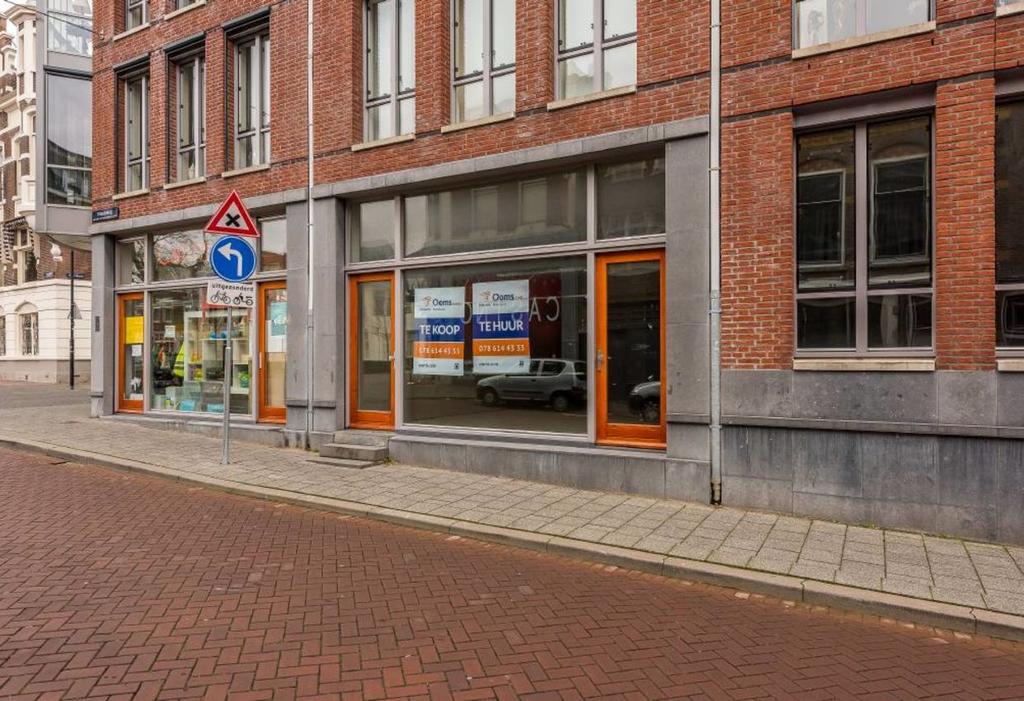Omschrijving Algemeen Kadastrale aanduiding De objecten betreffen winkelruimtes in het Het complex is bij het kadaster bekend als historische centrum van Dordrecht gelegen in de gemeente Dordrecht,
