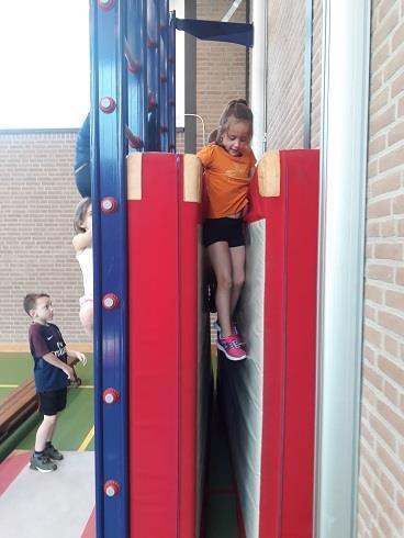 Groep 3-4 De vakleerkrachten gym Paul en Hugo hebben een heel