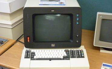 centrale computer via domme terminals die enkel het scherm tonen en