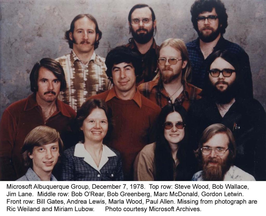 IBM gaat langs bij Bill Gates en vrienden Zitten thuis te programmeren Steken DOS in elkaar MicroSoft is geboren Nog steeds