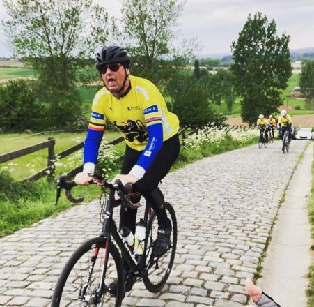 weer voorbij is gekomen. En natuurlijk heb ik een aantal helden op de fiets zoals, Puck Moonen, Tom Boonen, Joop Zoetemelk, Tom Dumoulin en De Leeuw van Vlaanderen, ook wel bekend als Johan Museeuw.