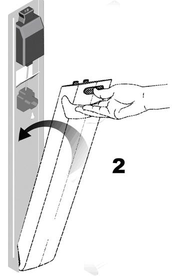 De connector van de oplader maakt automatisch contact. Schakel de netspanning weer in. Wanneer de accu geheel of gedeeltelijk leeg is, gaat het oranje lampje op de acculader branden.