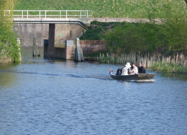 Uit de sluispassages van de drie sluizen blijkt een duidelijke trend, het aantal passages daalt. In 2007 passeerden 26.