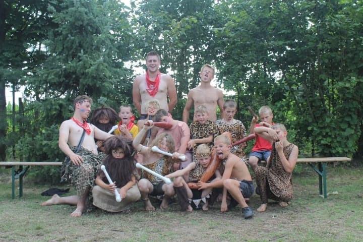 UITLEG ZOTTE GROEPSFOTO S KAMP 2019 De sporten Atletiek 3-2-1 ennn lopen maar. Lange afstanden en aflossingen met aangepaste afstanden volgens de leeftijd voor jongens en meisjes.