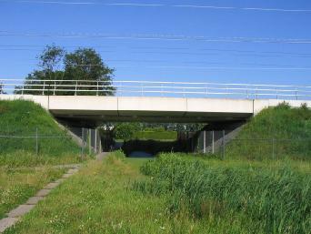 4 Verkeer 4.1.1 Huidige situatie en autonome ontwikkeling In het plangebied voor de golfbaan zelf lopen geen wegen.